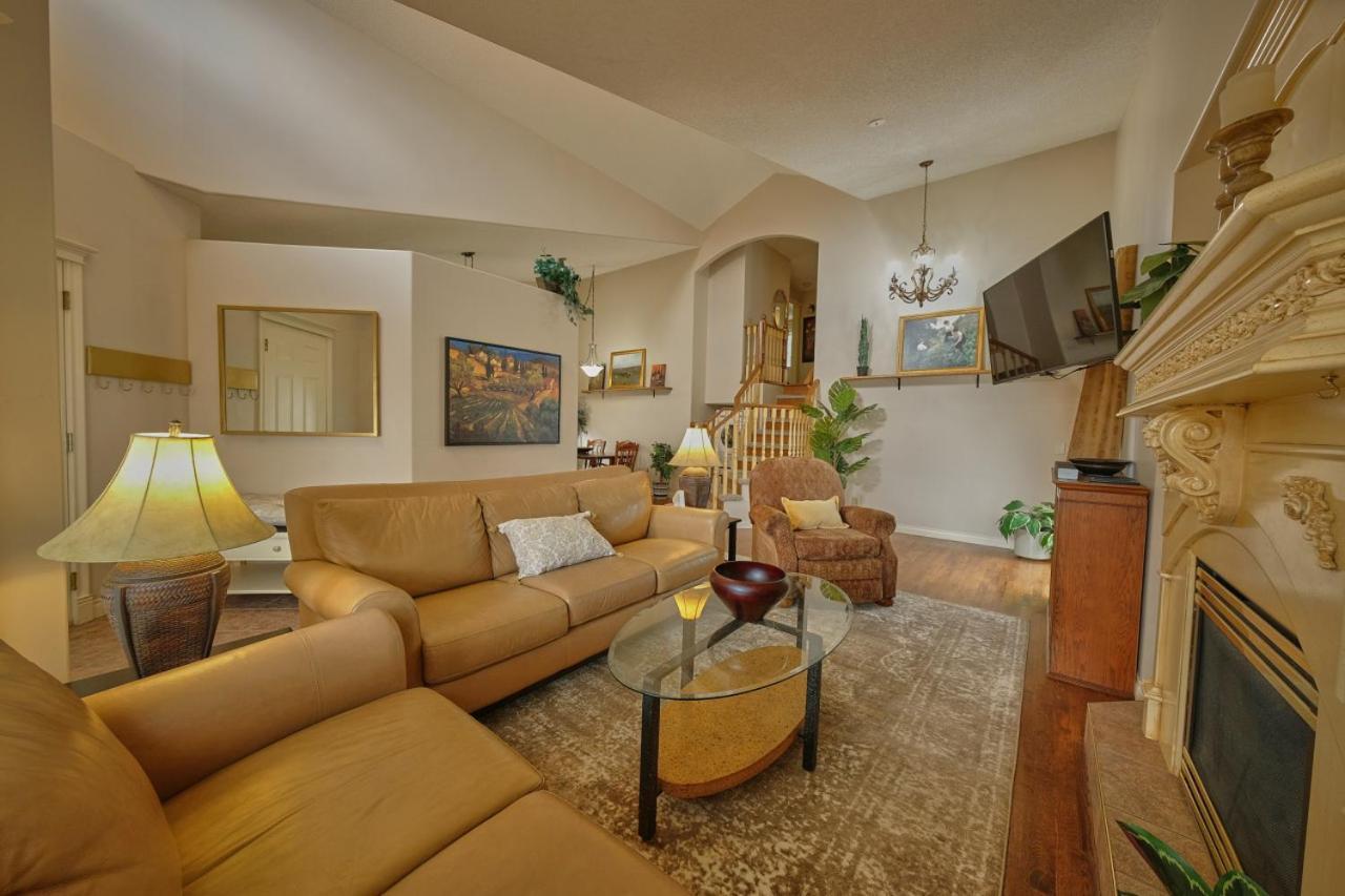 The Venetian Sleeps 8 Cozy Classic Taste Of Italy * Calgary
