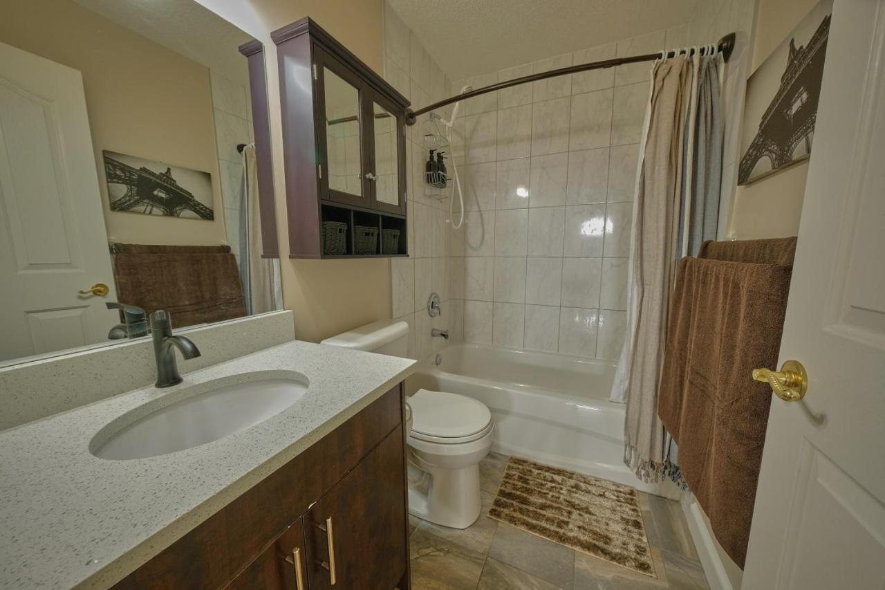 The Venetian Sleeps 8 Cozy Classic Taste Of Italy Apartment Calgary