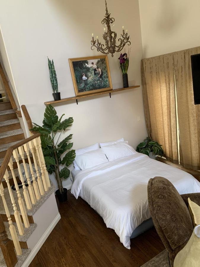 The Venetian Sleeps 8 Cozy Classic Taste Of Italy * Calgary